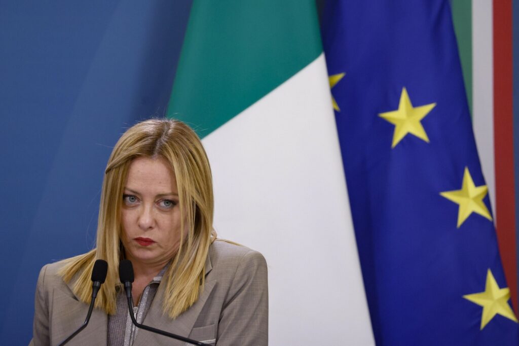 Η τελευταία έκκληση προς τους αγρότες για διάλογο, η μάχη των αποβλήτων, το ραβασάκι στη Μελόνι και η τεράστια ιταλική επένδυση