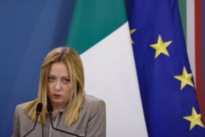 Η τελευταία έκκληση προς τους αγρότες για διάλογο, η μάχη των αποβλήτων, το ραβασάκι στη Μελόνι και η τεράστια ιταλική επένδυση