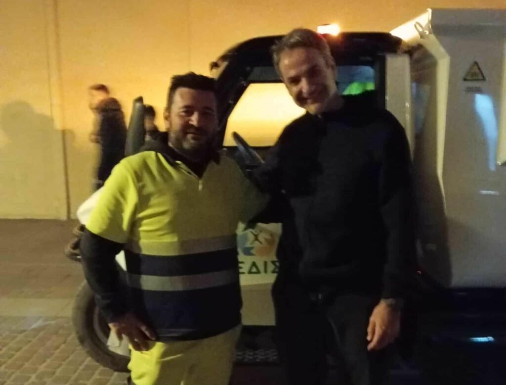 Στα Χανιά ο Κυριάκος Μητσοτάκης, έκανε βόλτα στο ενετικό λιμάνι