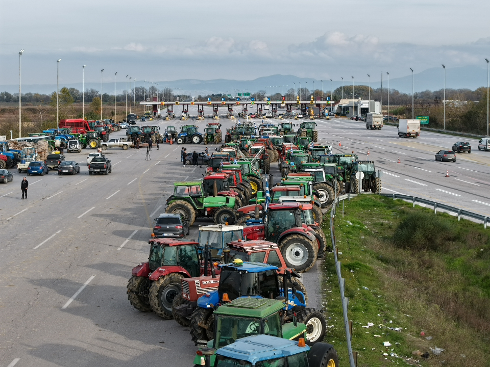 Σε τεντωμένο σκοινί η εφοδιαστική αλυσίδα λόγω των μπλόκων