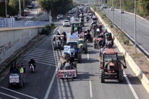 Μπλόκα αγροτών: Πώς επηρεάζεται η αγορά