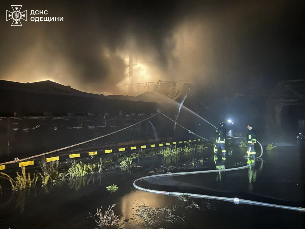 Η Ουκρανία λέει πως έπληξε ρωσικό εργοστάσιο φυσικού αερίου και διυλιστήριο πετρελαίου