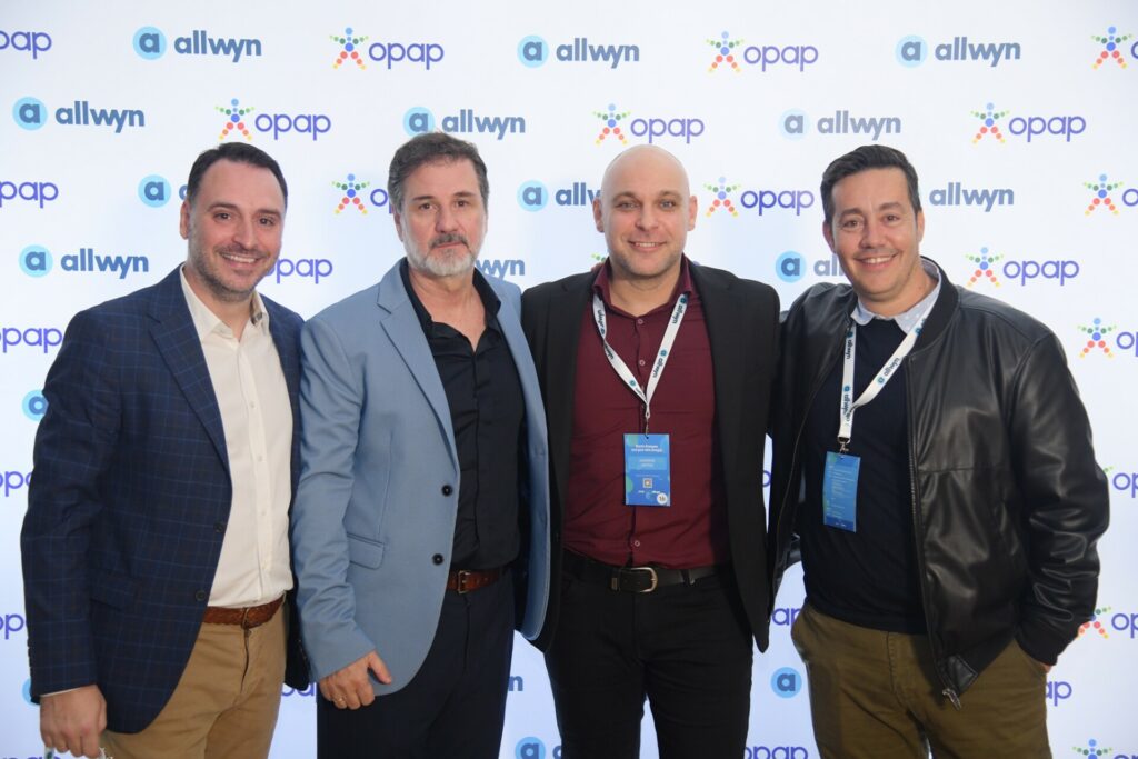 O Γιώργος Πουλημάς, Πρόεδρος της ΠΟΕΠΠΠ, με συνεργάτες του δικτύου ΟΠΑΠ