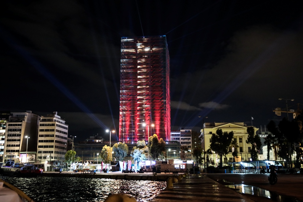 ‘Κόκκινη Νύχτα” Παρασκευή έως 11:00 μμ στην αγορά του Πειραιά