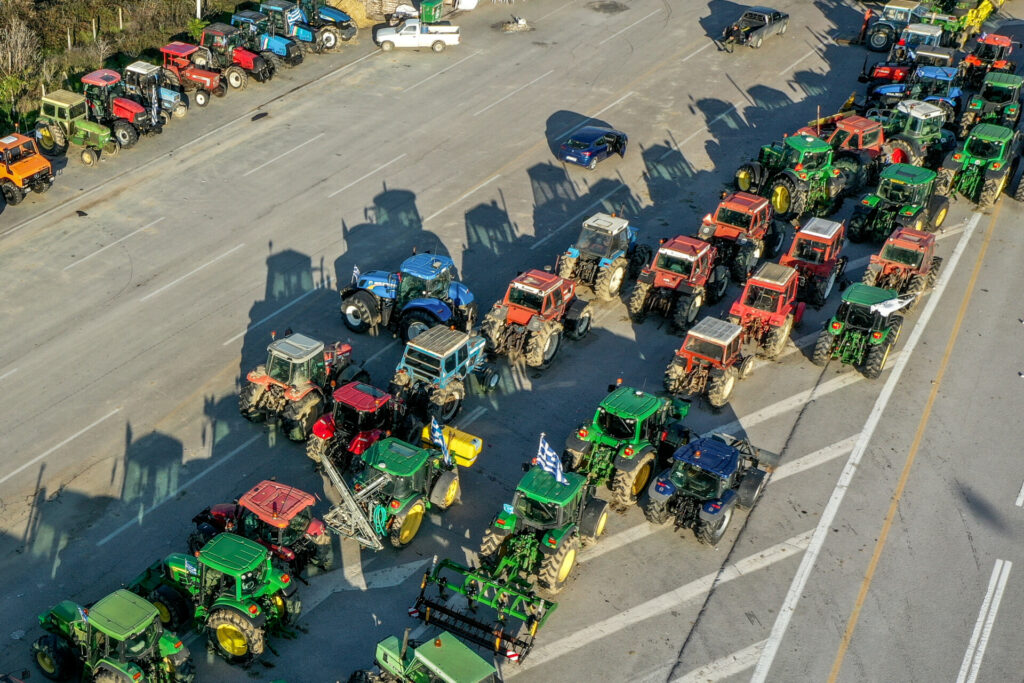 Στα χαρακώματα οι αγρότες: Σχεδιάζουν αποκλεισμό του λιμανιού του Βόλου