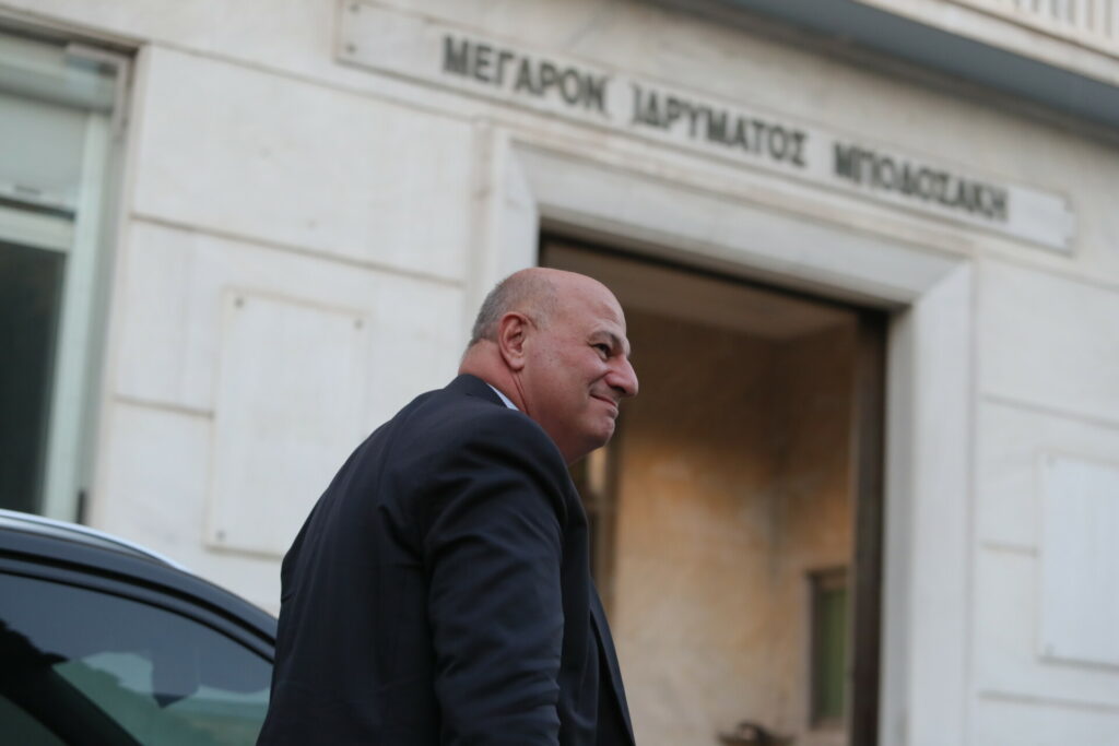 Σε εξέλιξη συνάντηση Χατζηδάκη-Τσιάρα με αγρότες από την Κρήτη