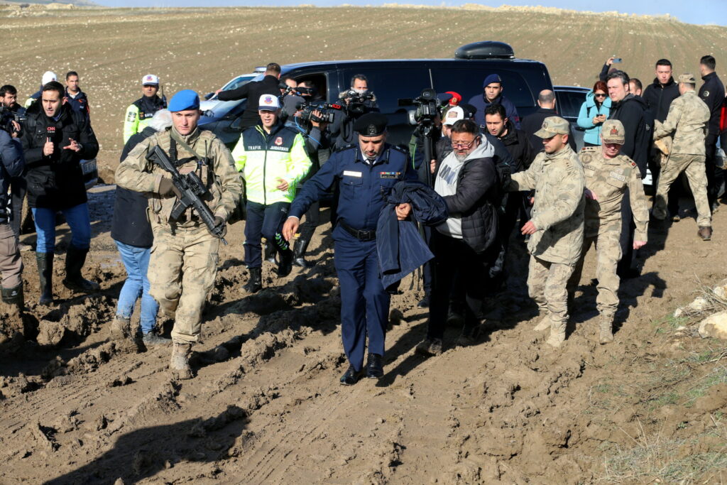 Τα δραματικά λεπτά πριν τη συντριβή του Falcon: Τρεις φορές ο πιλότος εξέδωσε σήμα κινδύνου “PAN-PAN”