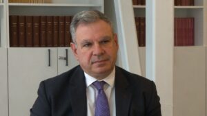 ΙΟΒΕ: Προβλέπει ανάπτυξη 2,2% το 2026, υψηλή αβεβαιότητα για τις γεωπολιτικές προκλήσεις