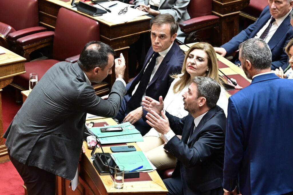 Οι δύσκολες αποφάσεις της κυβέρνησης που πηγαίνουν για μετά τις εκλογές και οι μυστικές συνεννοήσεις για την επόμενη ημέρα στη Νέα Αριστερά