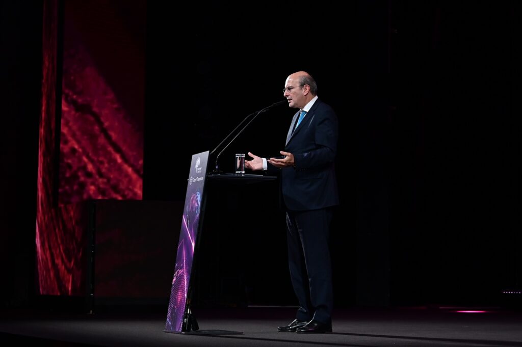 Χατζηδάκης: Ενσωμάτωση τεχνητής νοημοσύνης στη δημόσια διοίκηση και τις επιχειρήσεις