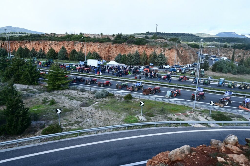 Αγρότες: Άνοιξε η εθνική οδός Αθηνών-Λαμίας, ενόψει της συνάντησης με Μητσοτάκη