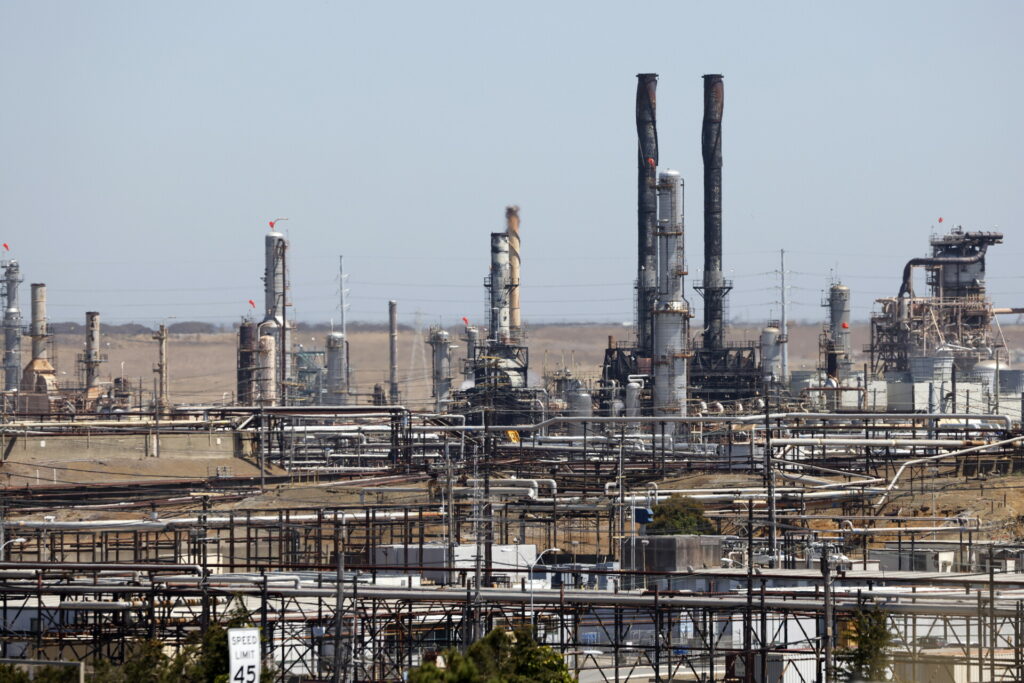 Υποχωρεί άνω του 3% το πετρέλαιο μετά το σήμα Τραμπ για αναβολή της επίθεσης στο Ιράν