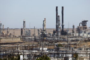 Υποχωρεί άνω του 3% το πετρέλαιο μετά το σήμα Τραμπ για αναβολή της επίθεσης στο Ιράν