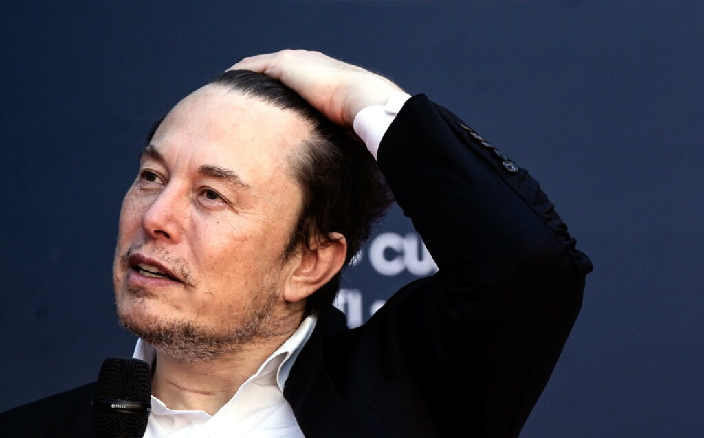 Κόντρα Μασκ-Βρετανίας για το Grok και κατηγορίες περί “φασισμού”