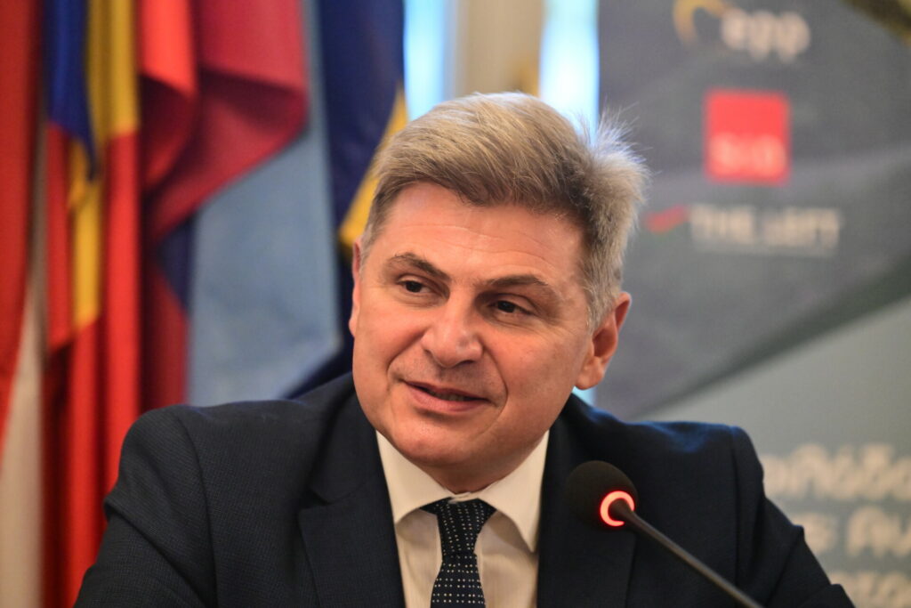 Εκτός ΣΥΡΙΖΑ ο Φαραντούρης μετά το φλερτ με την Καρυστιανού