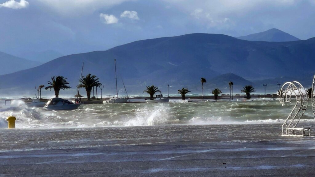 Καιρός: Τσουχτερό κρύο, χιόνια και θυελλώδεις άνεμοι