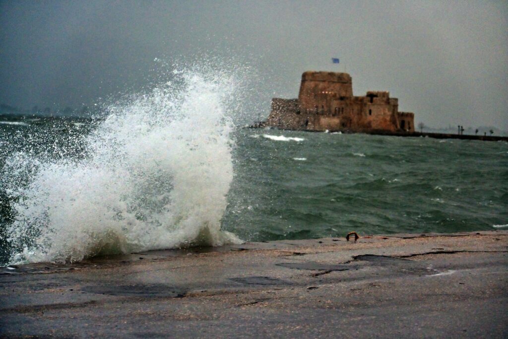 Καιρός: Προ των πυλών η πολική εισβολή, πού θα χιονίσει