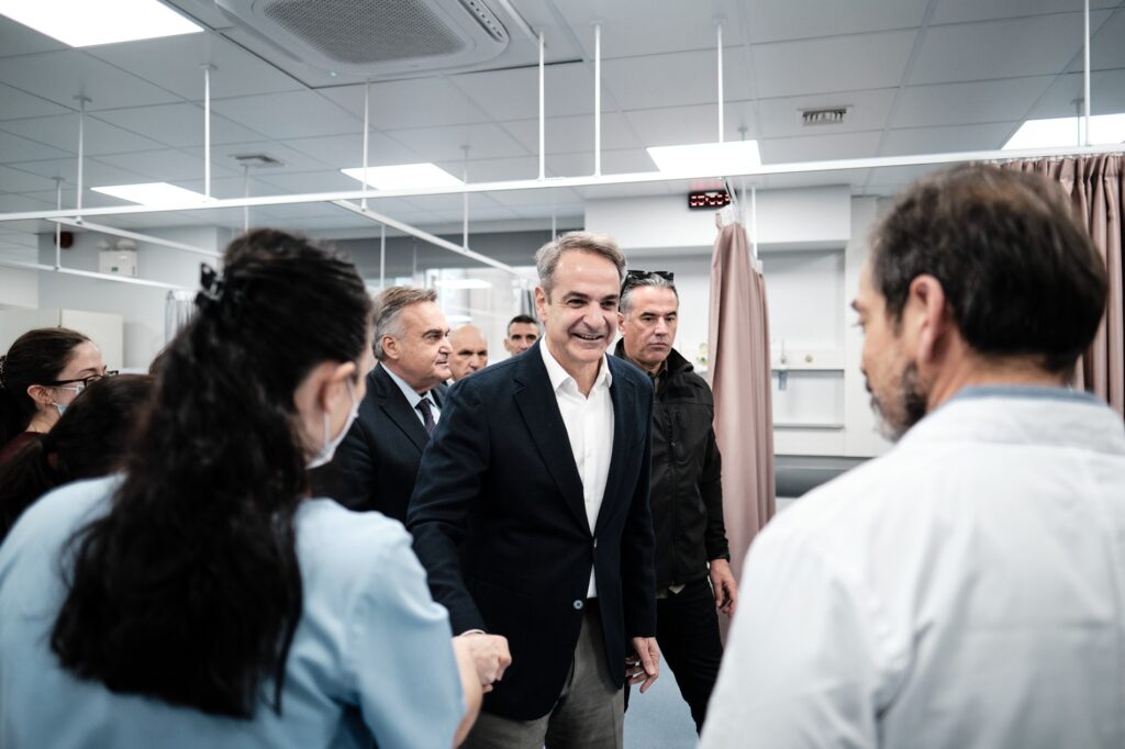Μητσοτάκης: Eπισκέφθηκε το ανακαινισμένο τμήμα επειγόντων περιστατικών στο γενικό νοσοκομείο Αθηνών