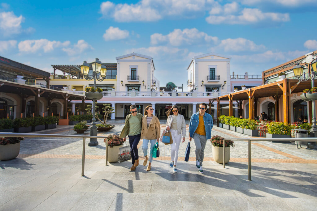 Hello Sale στο Designer Outlet Athens
