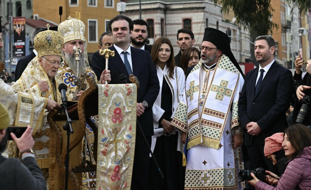 Θεοφάνεια: Τα μηνύματα Πιερρακάκη και Ανδρουλάκη από το Φανάρι