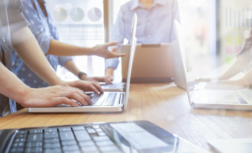 Πληροφορική: Με εξαγορές κάνει ποδαρικό το 2026, έρχονται νέα deals