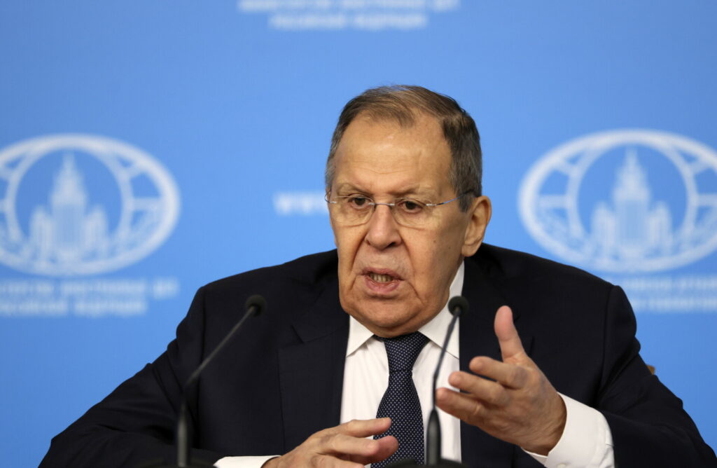 Λαβρόφ: Η Ευρώπη προετοιμάζεται για πόλεμο, καμία ρωσική βλέψη σε Γροιλανδία