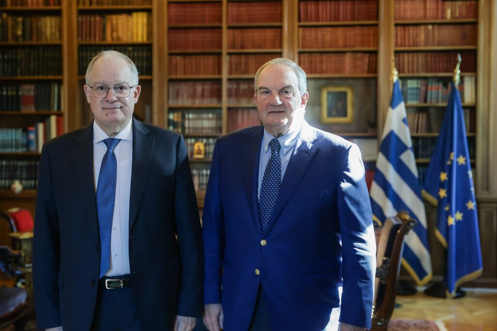 Στον ΠτΔ, K.Τασούλα, ο πρώην πρωθυπουργός Κώστας Καραμανλής