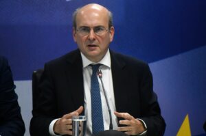 Το στοίχημα για το έργο του Κηφισού, οι γκρίνιες γαλάζιων βουλευτών για τον εκλογικό νόμο, το ατύχημα Σαμαρά, το μπουφάν του Κωστή και το χαμηλό βαρομετρικό