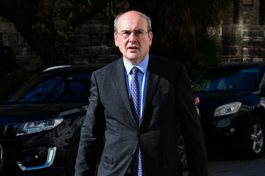 Το κυνήγι των ανεμόμυλων από τον Χατζηδάκη, η γκάφα ολκής του Φλωρίδη, το χαρακίρι του Ανδρουλάκη και η επίσπευση του έργου στον Κηφισό