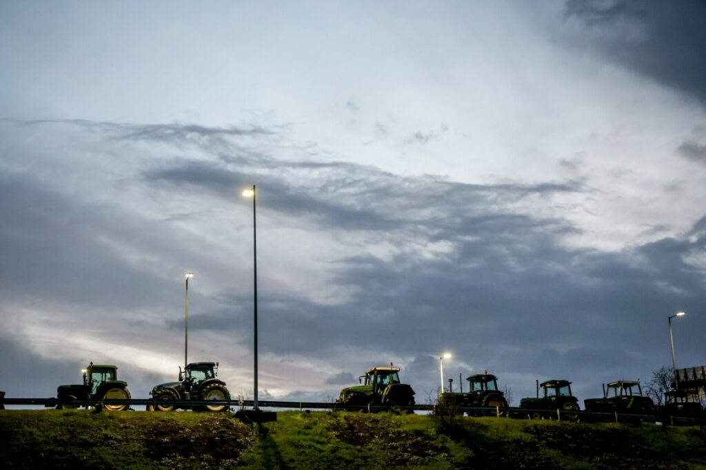 Μπλόκα αγροτών: Το σχέδιο της κυβέρνησης για να μην κοπεί η χώρα στα δύο και η λεπτή ισορροπία στις διαπραγματεύσεις