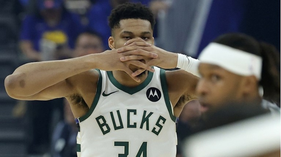 Γιάννης Αντετοκούνμπο: Βάζει φωτιά στους Μπακς – “Το βλέπω ημέρα με την ημέρα”