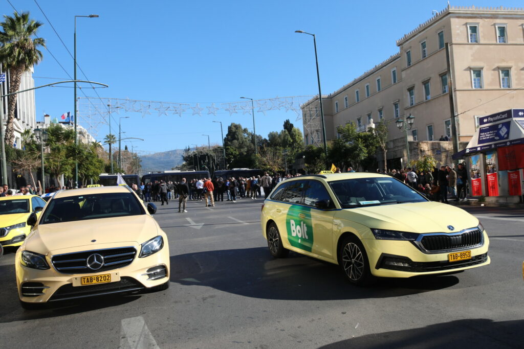 Απεργία ταξί: Νέο χειρόφρενο, πότε επιστρέφουν στους δρόμους