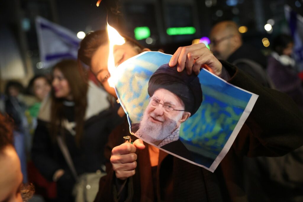 Ιράν: Ο πόλεμος του Ίντερνετ μεταξύ μουλάδων και διαδηλωτών, το Starlink και οι παρεμβολές του Πούτιν