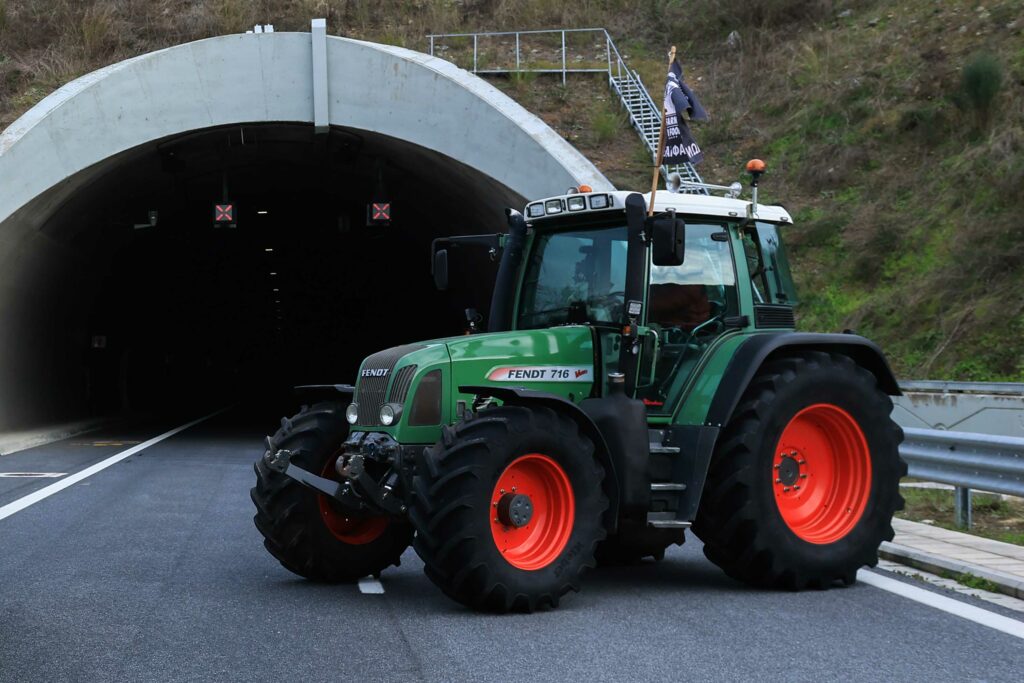 Προειδοποίηση Χατζηδάκη προς τους αγρότες: Διάλογος ή τήρηση νομιμότητας