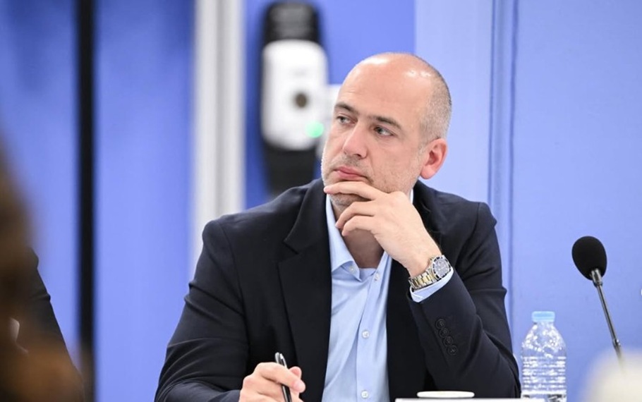 Το μικρό “θαύμα” στα ΕΑΣ, τι γίνεται με το νέο λιμάνι Ελευσίνας και ο φόβος των προστίμων που έφερε… ουρές στο ΓΕΜΗ