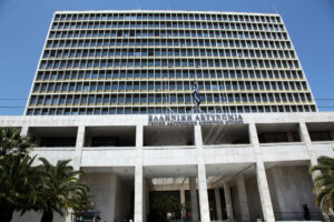 Συνελήφθη άνδρας με χειροβομβίδα πριν την επίθεση στο σπίτι του Ντογιάκου