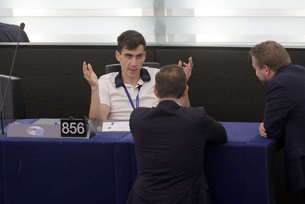 Φειδίας Παναγιώτου: Θύελλα αντιδράσεων για υβριστικό χαρακτηρισμό κατά Παραολυμπιονικών