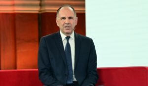 Οι επαφές και το στοίχημα για λύση στο Κυπριακό, το ρωσικό παιχνίδι αποσταθεροποίησης, το ελικόπτερο της οικογένειας Μάτσα, η πτώση της Καρυστιανού και η κατρακύλα του Τσίπρα