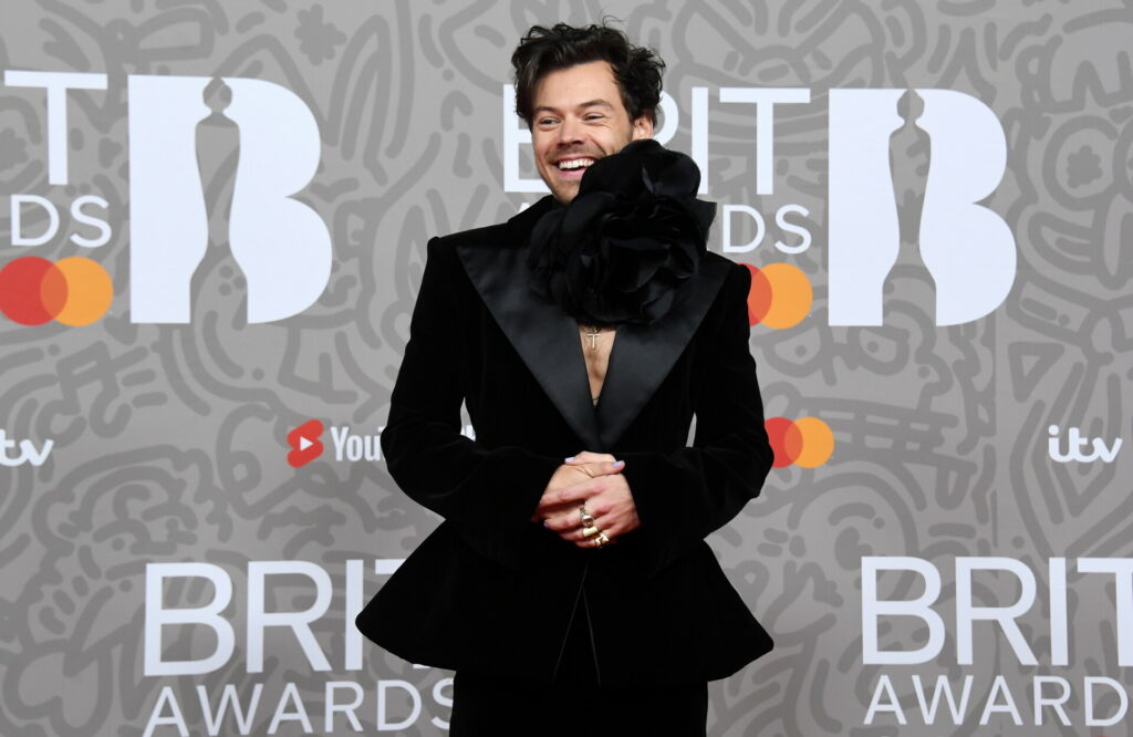 Ο Harry Styles επιστρέφει στη μουσική ύστερα από 4 χρόνια