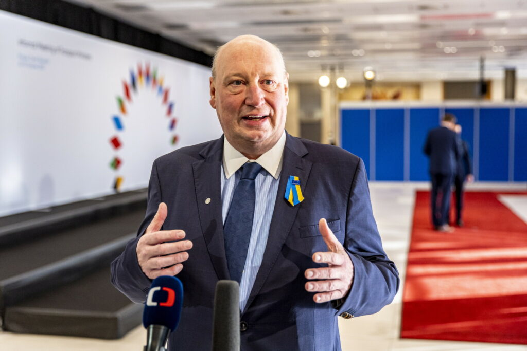 Η Κομισιόν απέλυσε υψηλόβαθμο αξιωματούχο μετά από έρευνα για «δώρα» από το Κατάρ