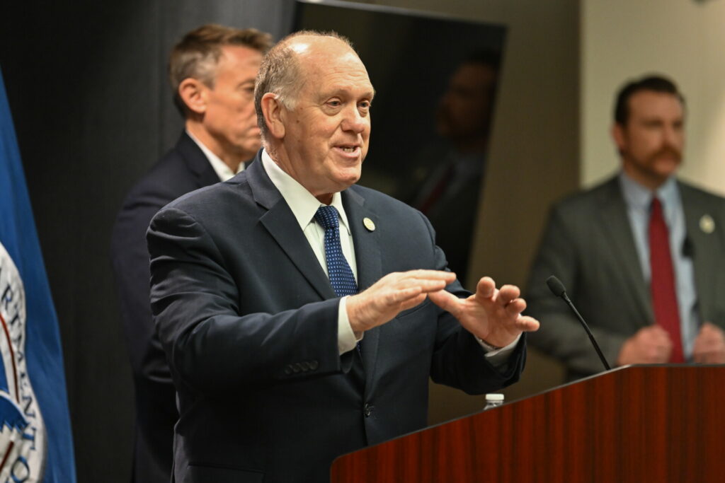 ΗΠΑ: Μήνυμα ήπιας αποκλιμάκωσης στη Μινεσότα από τον “τσάρο των συνόρων”