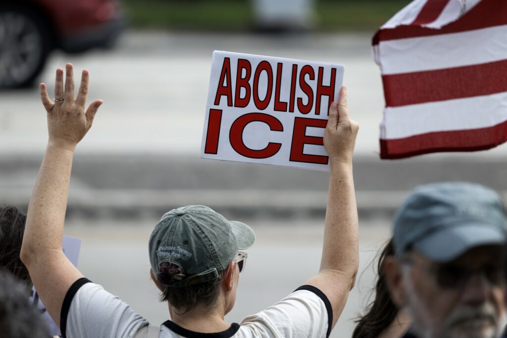 Τραμπ: Ένεση 22 δισ. σε εταιρείες για καταστολή της μετανάστευσης