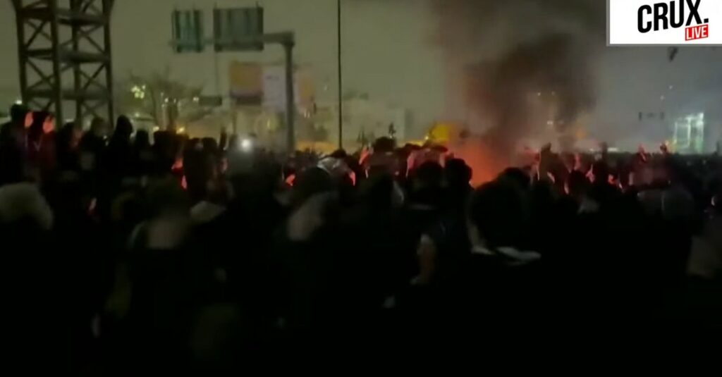 Φλέγεται το Ιράν, σενάρια για αμερικανική παρέμβαση