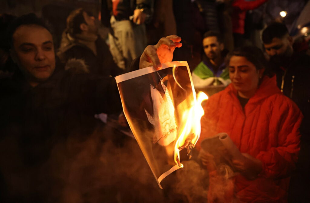 Νέες κυρώσεις στο τραπέζι της ΕΕ για το Ιράν εν μέσω αιματηρών διαδηλώσεων