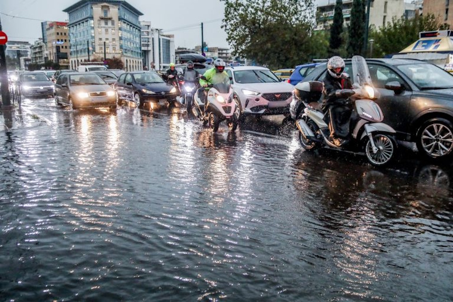 Έκτακτο δελτίο επιδείνωσης καιρού με καταιγίδες και χιόνι – Τι θα γίνει σε Αθήνα, Πελοπόννησο, Θεσσαλία