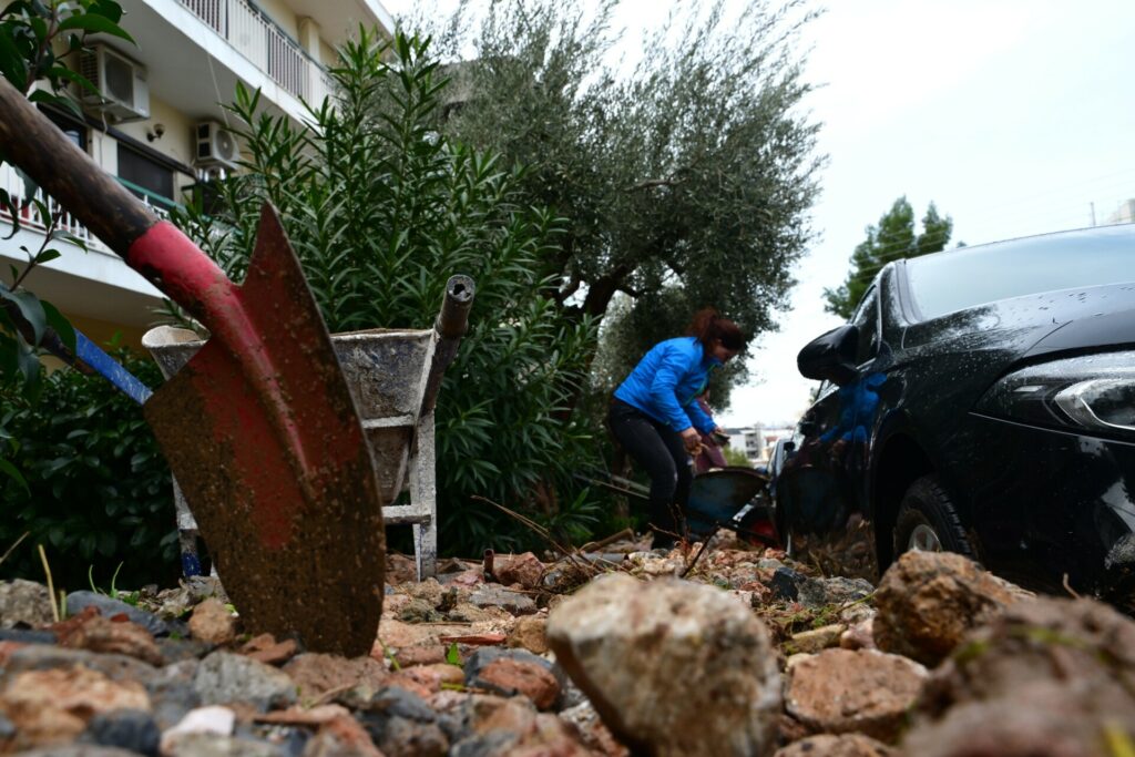 Άνω Γλυφάδα: Φωτογραφίες και videos μαρτυρούν το μέγεθος της καταστροφής
