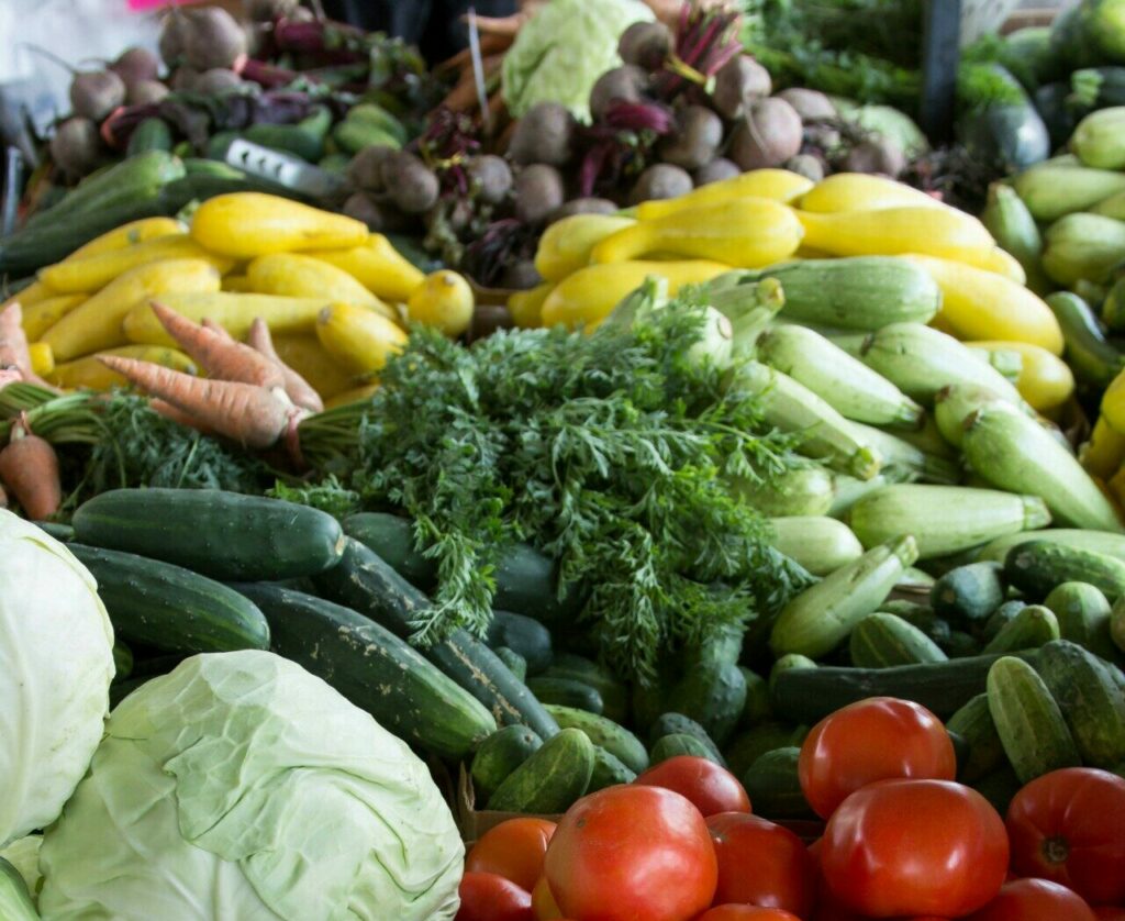 Λαχανικά: Πόσο ακριβότερα τα αγοράζουμε