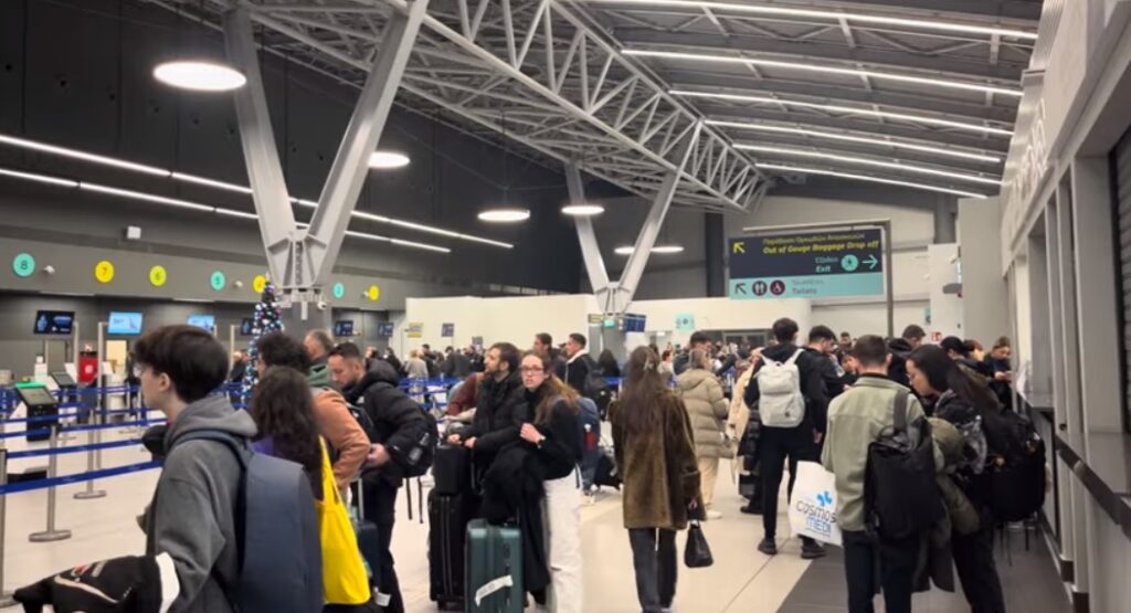 Τεράστιες ουρές και χάος στο αεροδρόμιο Μακεδονία