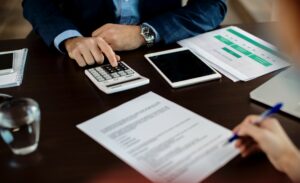 Σφίγγει ο κλοιός για τους οφειλέτες του Δημοσίου, των τραπεζών και των ενοικίων – Τον Ιούνιο σε πλήρη λειτουργία τα Μητρώα