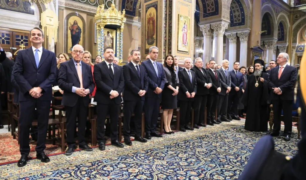 Μητσοτάκης σε Τασούλα: Ο γιος μου έκανε πρόταση γάμου στη Σάκκαρη, παντρεύονται το 2027